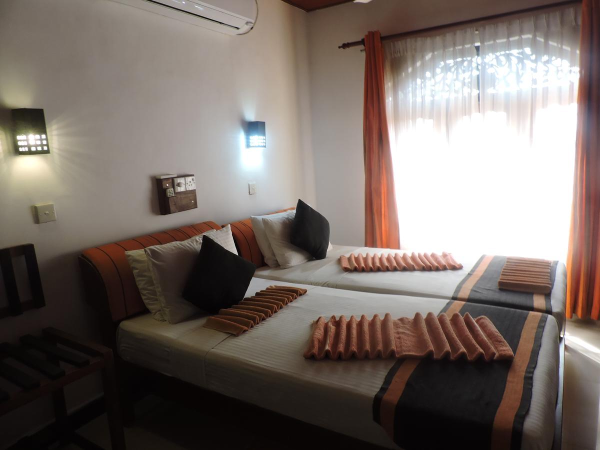 Samaya Beach Hotel Unawatuna Bagian luar foto