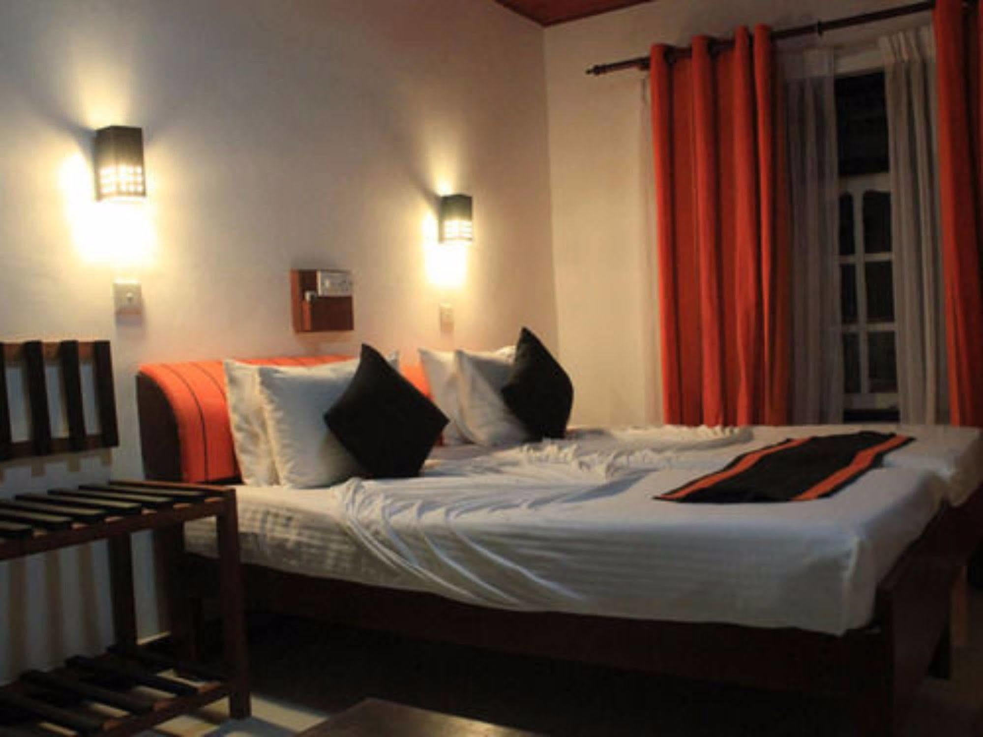 Samaya Beach Hotel Unawatuna Bagian luar foto