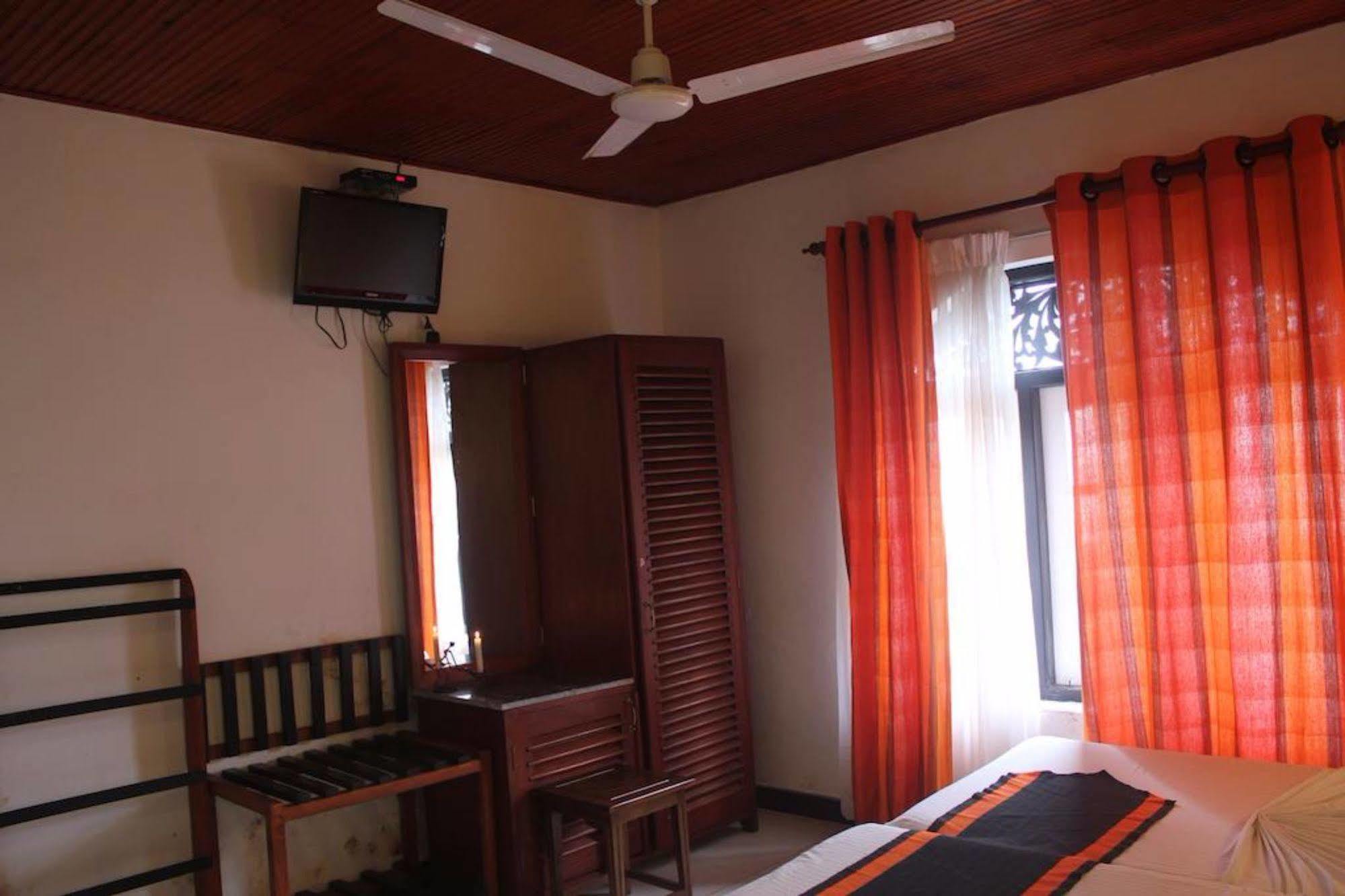 Samaya Beach Hotel Unawatuna Bagian luar foto